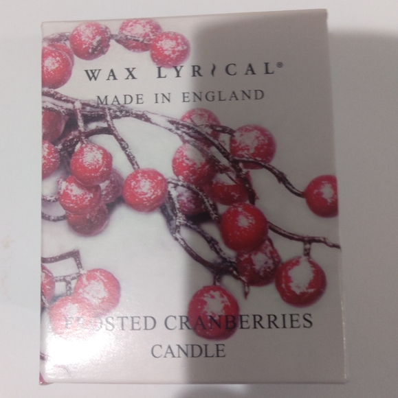 NEW Wax Lyrical, Frosted Cranberries Candle. Made in England - Picture 4 of 5